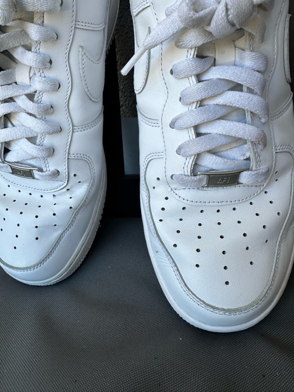 Nike White Low-Top Leather Sneakers - Picture 3 of 9
